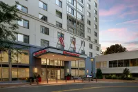 Hilton Garden Inn Bethesda Downtown - bar