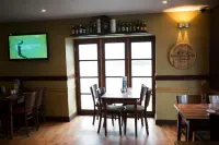 Greyfriars Inn by Greene King Inns - بار