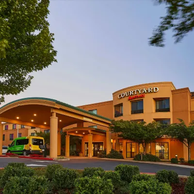 Courtyard Medford Airport Hotels near Rogue Valley International-Medford Airport