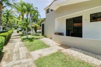 Studio w/ Resort-Style Pool, Walk to Beach! - 2つ星