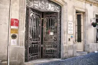 Hôtel du Palais des Papes - parking