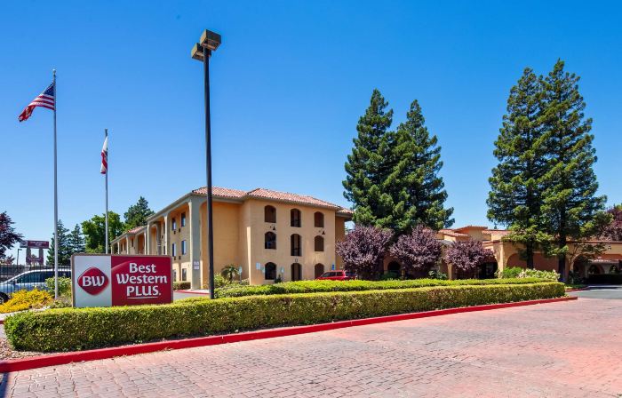 Best Western Plus Heritage Inn