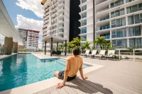 Empire Apartment Hotel Rockhampton - Pools