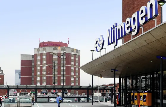 奈梅亨市中心美居酒店