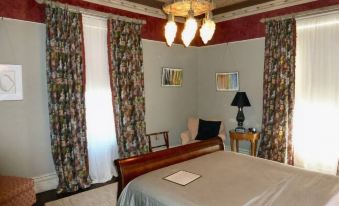 Taylor House Bed and Breakfast - Housity
