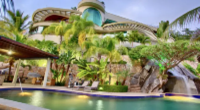 Luxury Beach Frontage Villa with Amazing Views for Rent