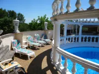 Villa with Pool in Provence -Villa Romantique Sleeps up to 12+4 in Optional Gite