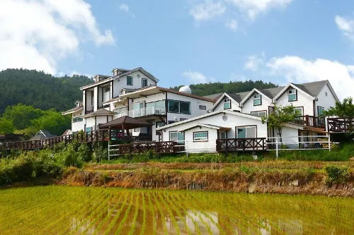 Aquamarine Pension