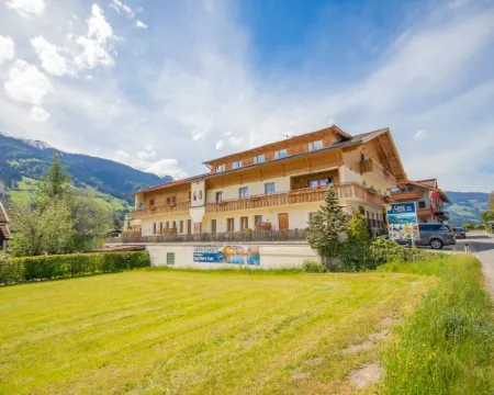 Lechners Wohnwelt Hotels in Stumm