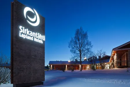 Lapland Hotels Sirkantähti Отели рядом с достопримечательностью «Snow Village»