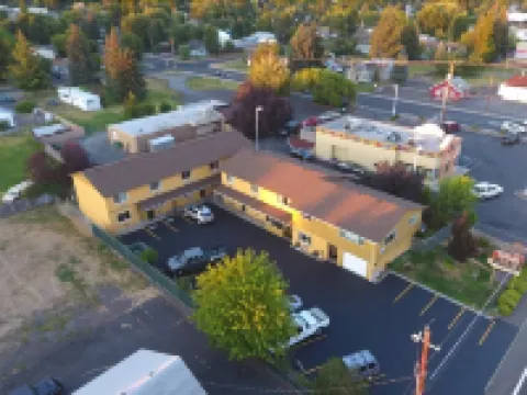 Townhouse Inn & Suites Hotels in Altamont