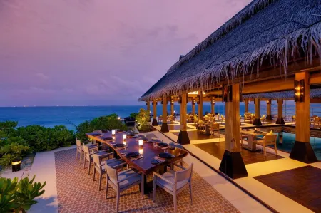 Grand Park Kodhipparu Maldives Отели в г. Kodhipparu