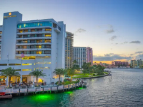 ウォーターストーン リゾート & マリーナ ボカラトン、キュリオ コレクション バイ ヒルトン ボカラトンのホテル