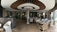 Safari Hotel and Villas powered by Cocotel فنادق في Caoayan