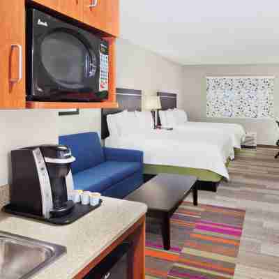 Holiday Inn Express & Suites Montgomery E - Eastchase Rooms