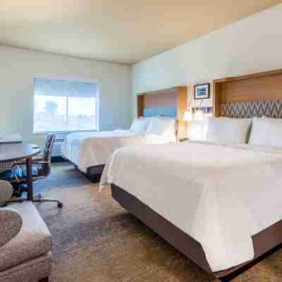 Holiday Inn & Suites Cedar Falls-Waterloo Event Ctr Rooms