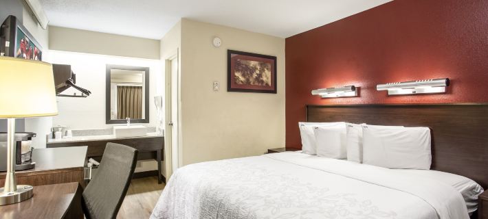 Red Roof Plus+ Washington DC - Manassas Hotels in Prince William County