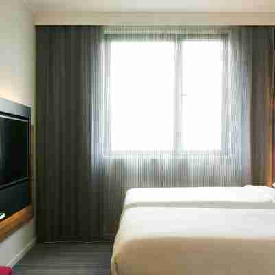 Moxy Paris Charles de Gaulle Airport Rooms
