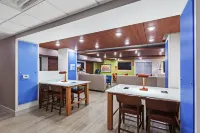 홀리데이 인 익스프레스 호텔 & 스위트 댈러스 루이스빌