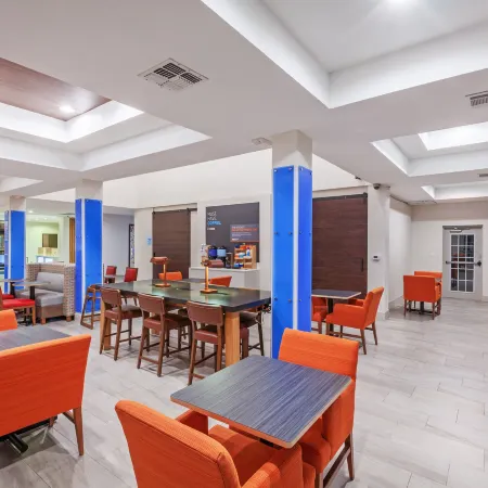 Holiday Inn Express & Suites ORANGE by IHG