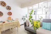 Wanting A Homestay (Qinglan Road)