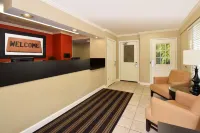 Suburban Studios Raleigh - Crabtree Valley Hotel di House Creek
