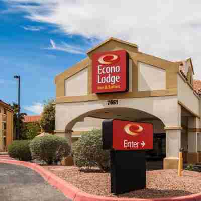 Econo Lodge Inn & Suites Hotel Exterior