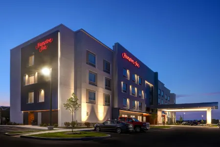 Hampton Inn by Hilton Crown Point Отели в г. Сидар Лейк