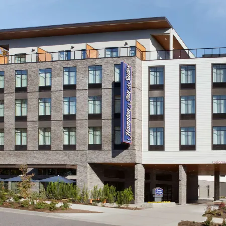 Hampton Inn and Suites Seattle/Renton