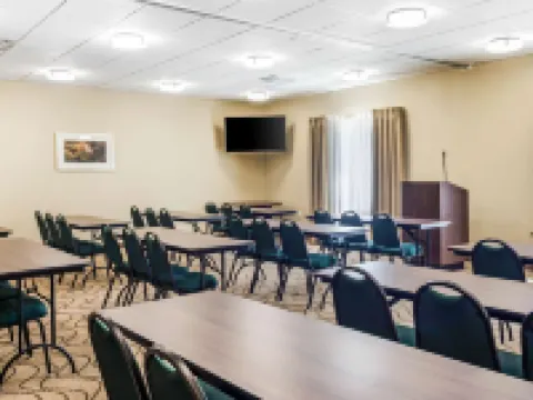 MainStay Suites Hackberry Sportsman's Lodge Hotels in Hackberry