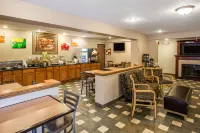 Quality Inn & Suites Marinette Hotels in Marinette