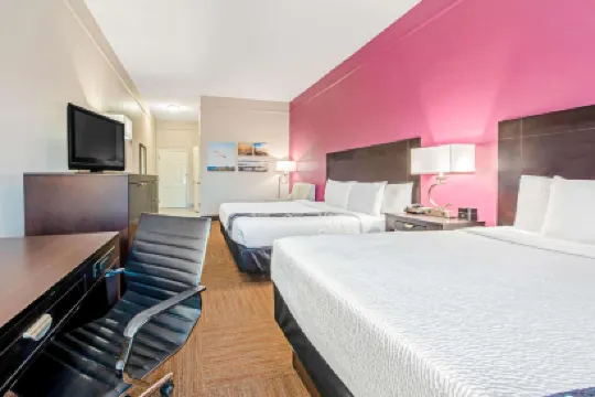 La Quinta Inn & Suites by Wyndham Winnie