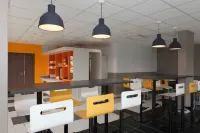 B&B Hotel Laval Ouest Hotels in Change