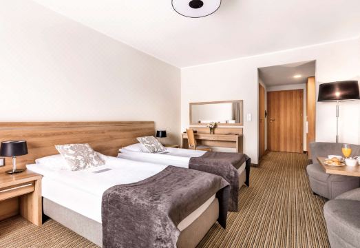 2. 머큐어 비아조브..