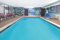 Super 8 by Wyndham Victoria/North/Mall Area