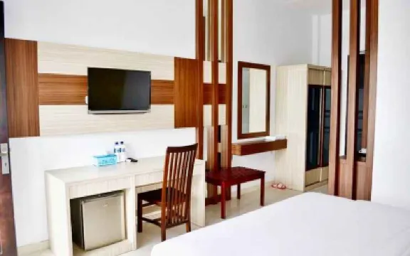 Kaimana Beach Hotel 2 Hotels in 