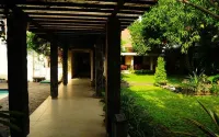Teras Solo Syariah Guest House Hotel dekat Keraton Surakarta Hadiningrat