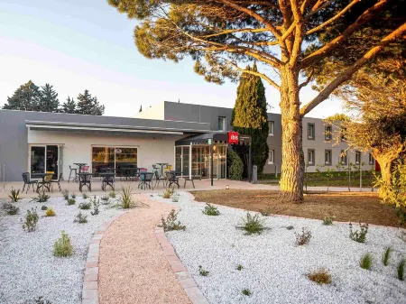 Ibis Carcassonne Est la Cité