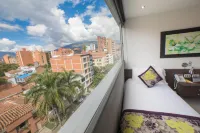 Hotel Golden Palermo Hotels near AKT SANCRISTOBAL