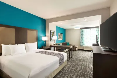 لا كينتا باي ويندام جاينيسفيل Hotels near مول أوكس