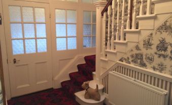 Hillcrest House Bed & Breakfast - Housity