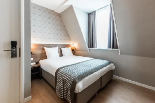 Melrose Hotel Отели рядом с достопримечательностью «Каналы Амстердама»