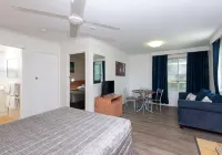 Riviera on Ruthven Hotels in Kearneys Spring