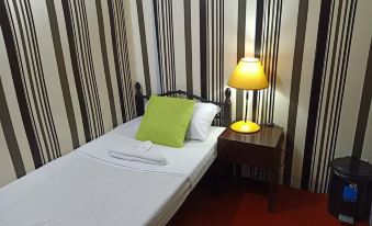 Airport Travelodge Manila - Hostel