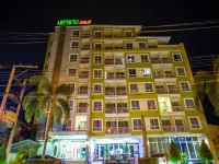 Maharaj Grand Hotels near Wat Petch Charik