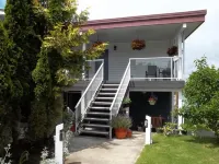 Bayshore Waterfront Inn - Motels
