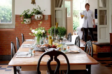 Hotel Station Amstelveen Отели рядом с достопримечательностью «Clara Maria Cheese & Clog Farm»