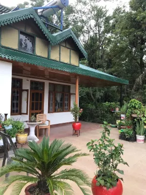 Cozy Solan Apartment with Stunning Views Hotels in Barog