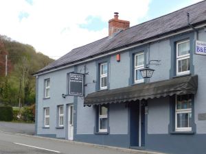 Afon Duad Inn and Dolau Cottage