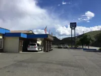 Riverside Motel Cache Creek - parking